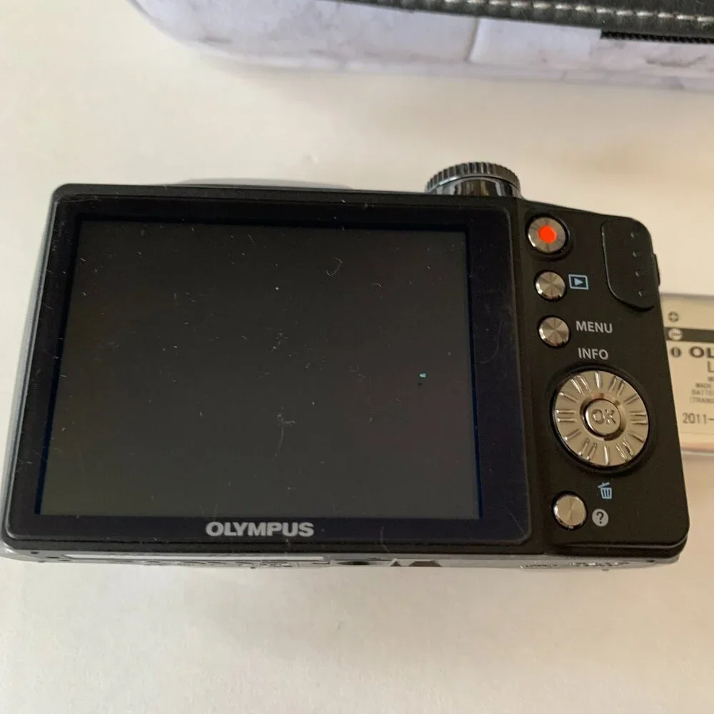 Olympus SZ-30MR 16MP 24x Optical Zoom Compact Digital Camera Battery & Case
